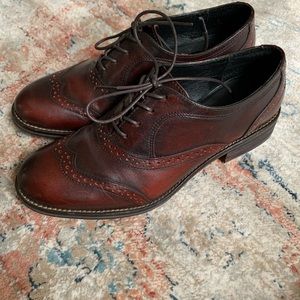 Wolverine Elsie Wingtip Oxfords size 9